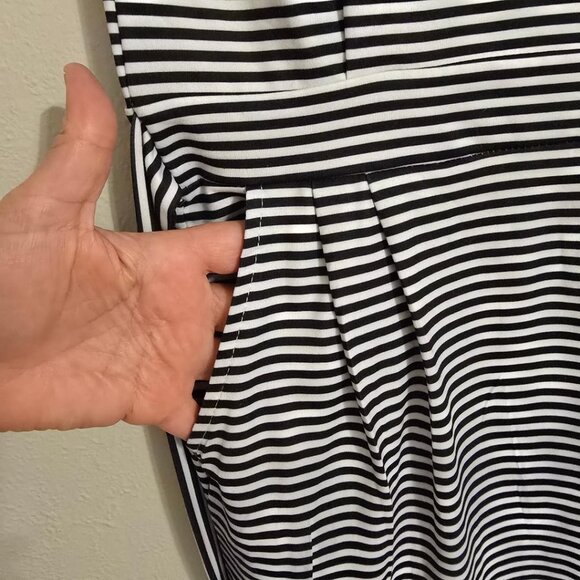 Miselon B/W Striped Mini Dress w/ Belt and Side Pockets Boat-Neck Size S Stretch - Picture 2 of 6